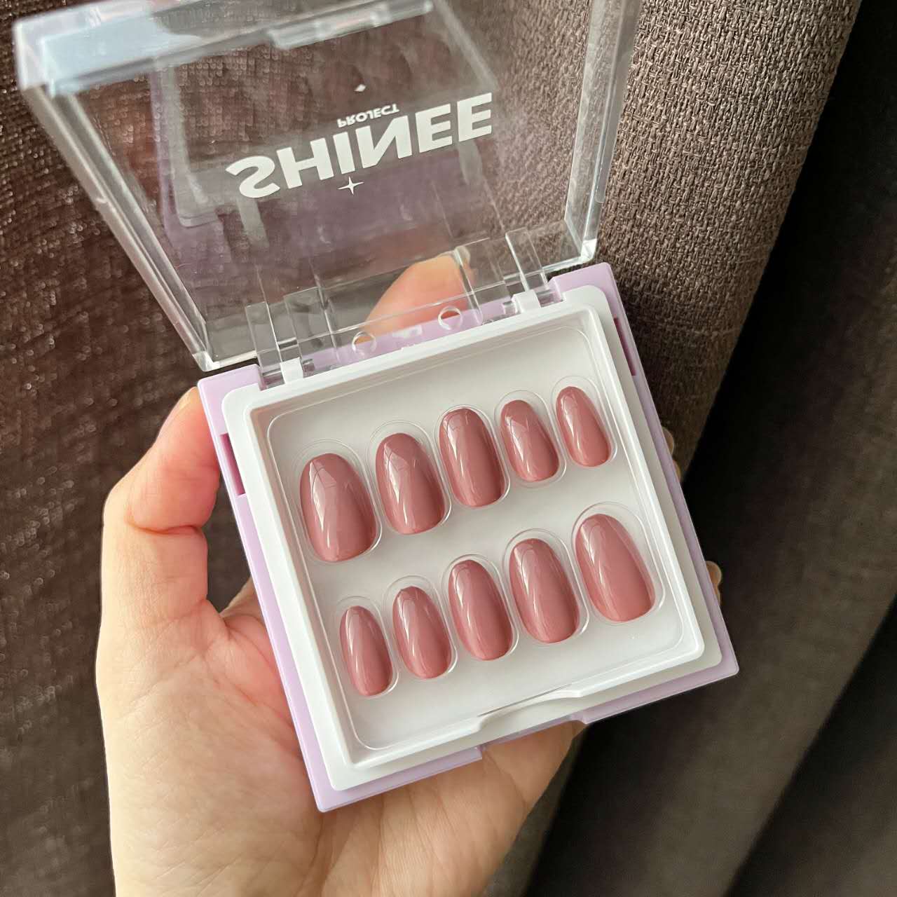Your go to press on nails - best press on nails nz - almond shape nails - Chloe Oval