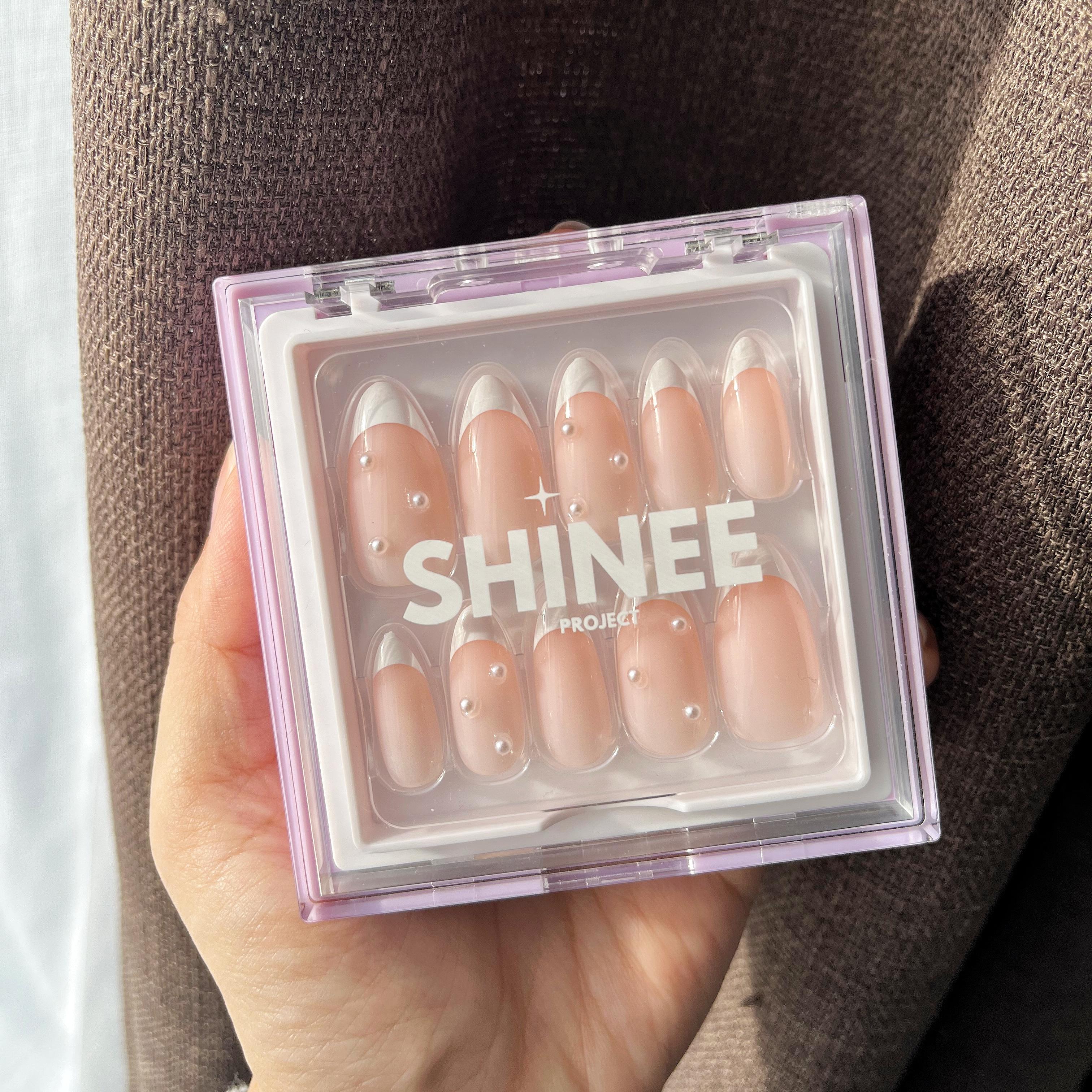 Your go to press on nails - Best Press on Nails nz - Almond shape nails - Pearl glow nails