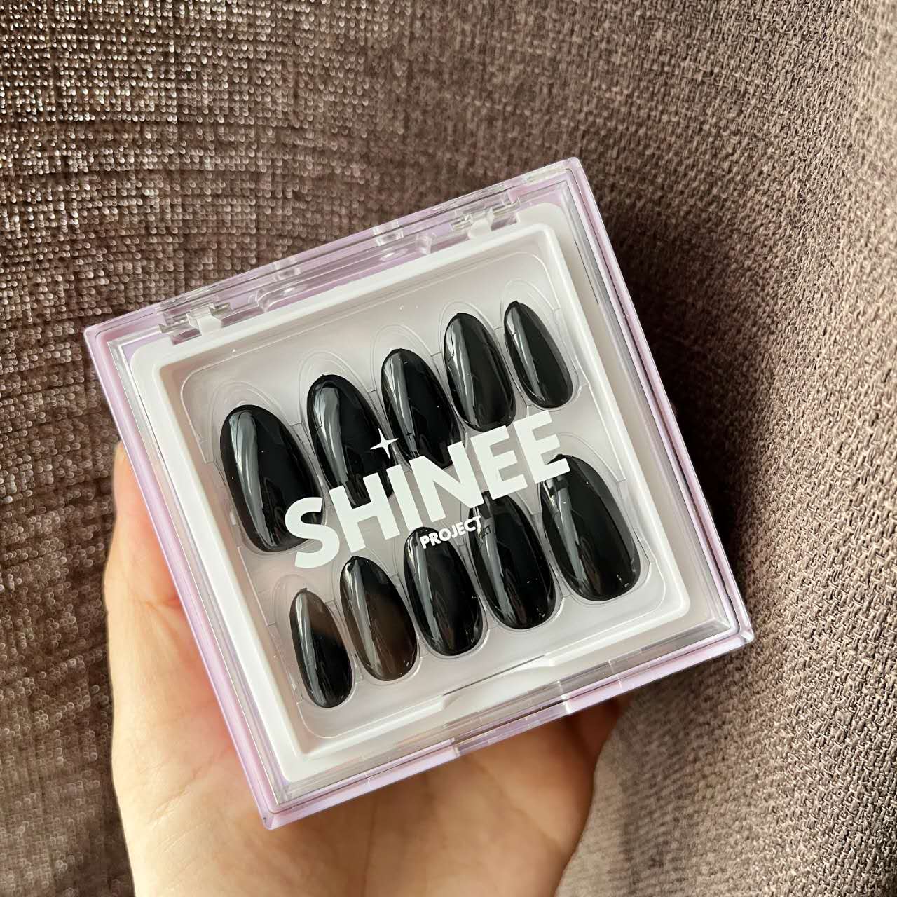 Your go to press on nails - best press on nails nz - almond shape nails - Black Oval