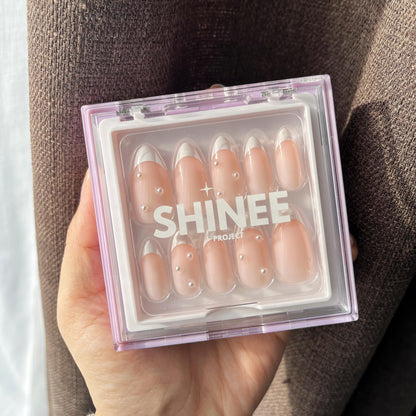 Your go to press on nails - Best Press on Nails nz - Almond shape nails - Pearl glow nails
