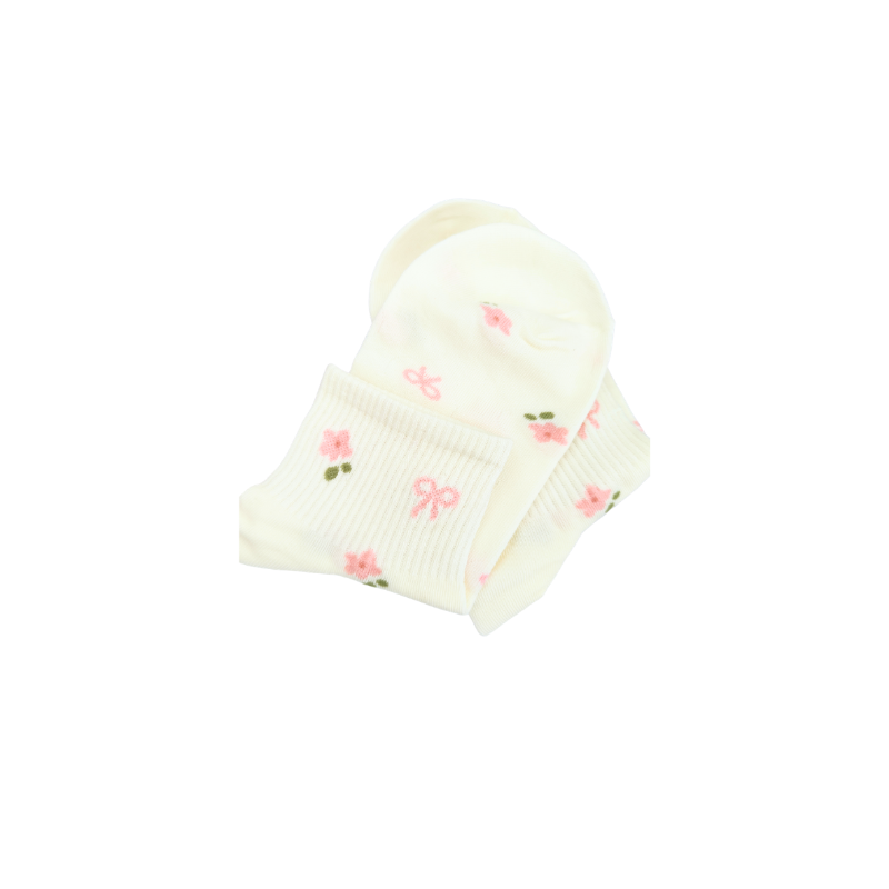 Cream ankle socks with pink bows and flower details. Soft, cute, and perfect for everyday wear or adding a sweet, feminine touch to any outfit