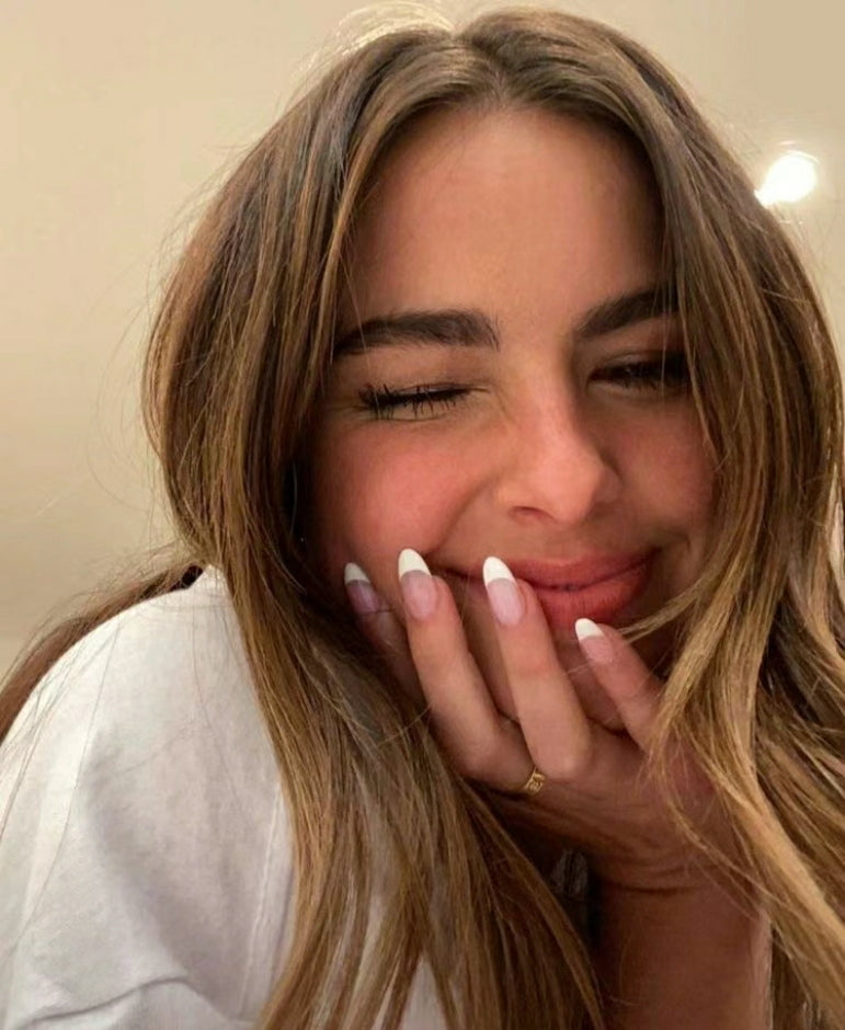 The everyday luxury - Press on nails - a model is wearing Shinne Press on Nails new zealand