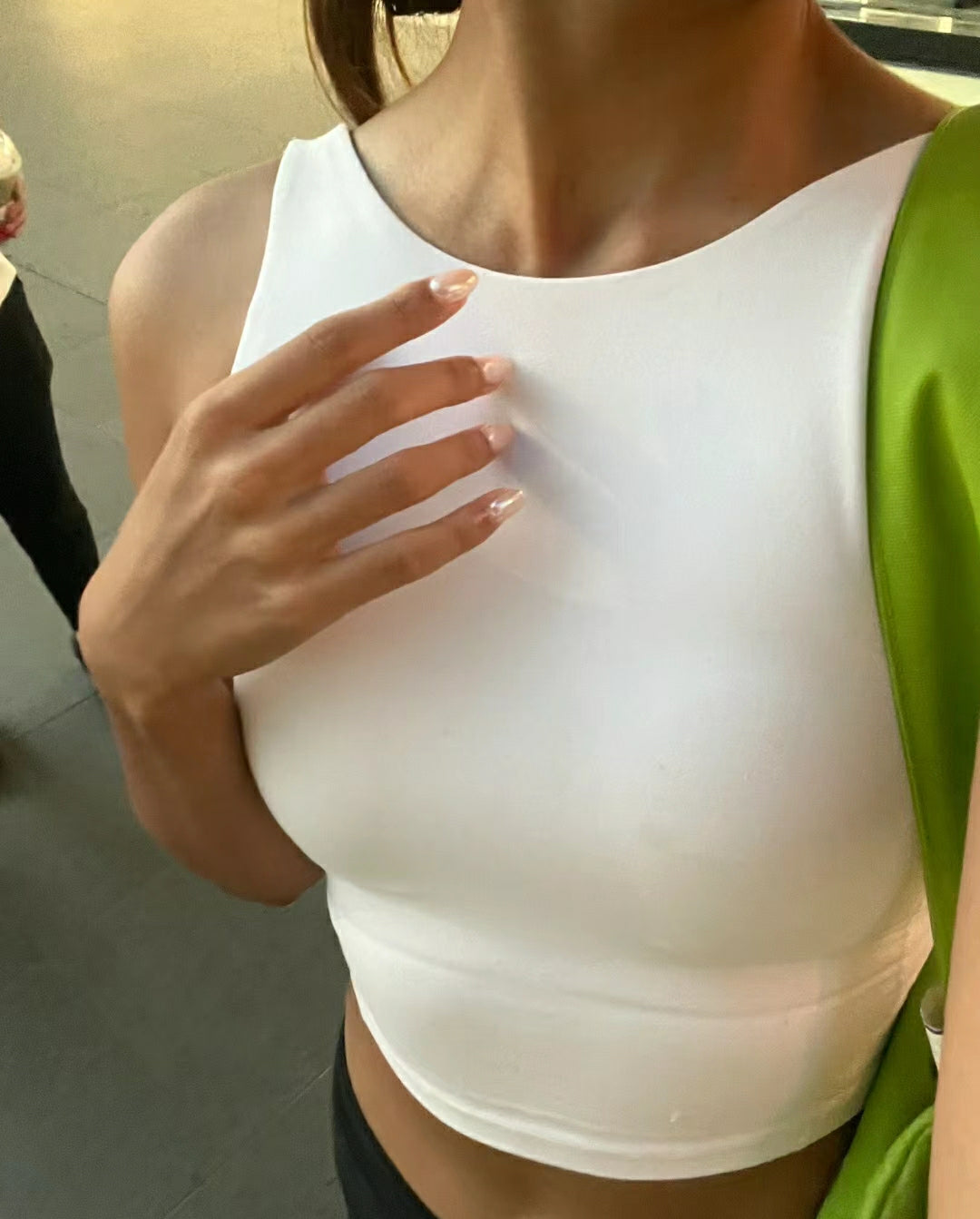 The everyday luxury - Press on nails - a model is wearing Shinne Press on Nails NZ